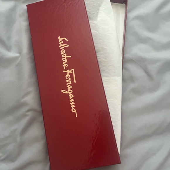BNWT Salvatore Ferragamo Silk Tie - Picture 2 of 12